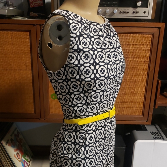 Chaps Black & White Patterned Dress W/ Yellow Belt - Picture 2 of 7